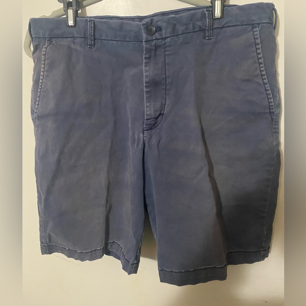 IZOD saltwater shorts size 32